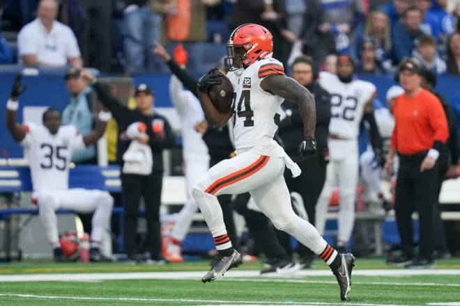 Cleveland Browns running back Jerome Ford (34) rushes for a touchdown Sunday, Oct. 22, 2023, during a game against the Indianapolis Colts at Lucas Oil Stadium in Indianapolis.