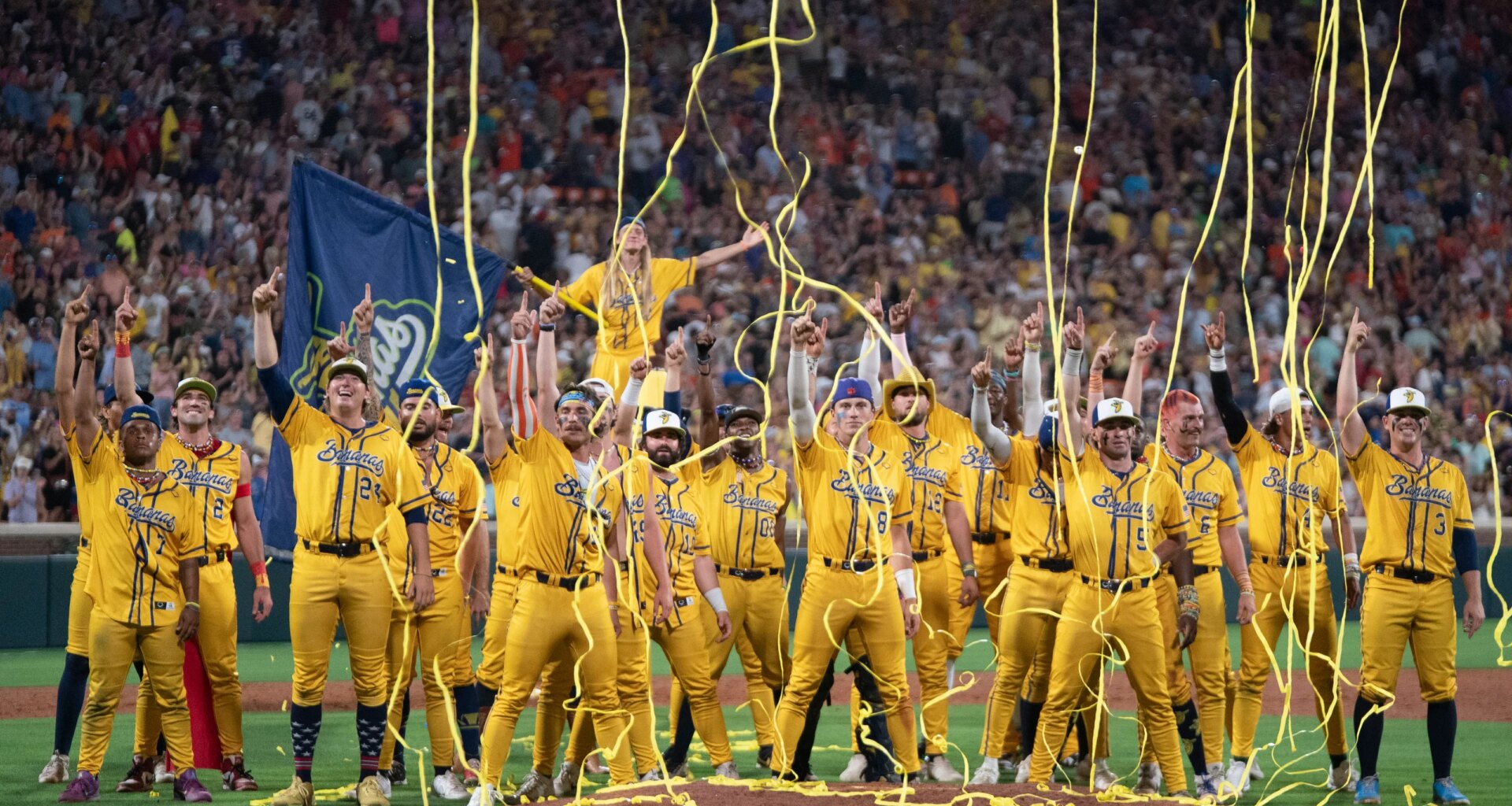 Saints QB Tyler Shough throws TD at baseball game