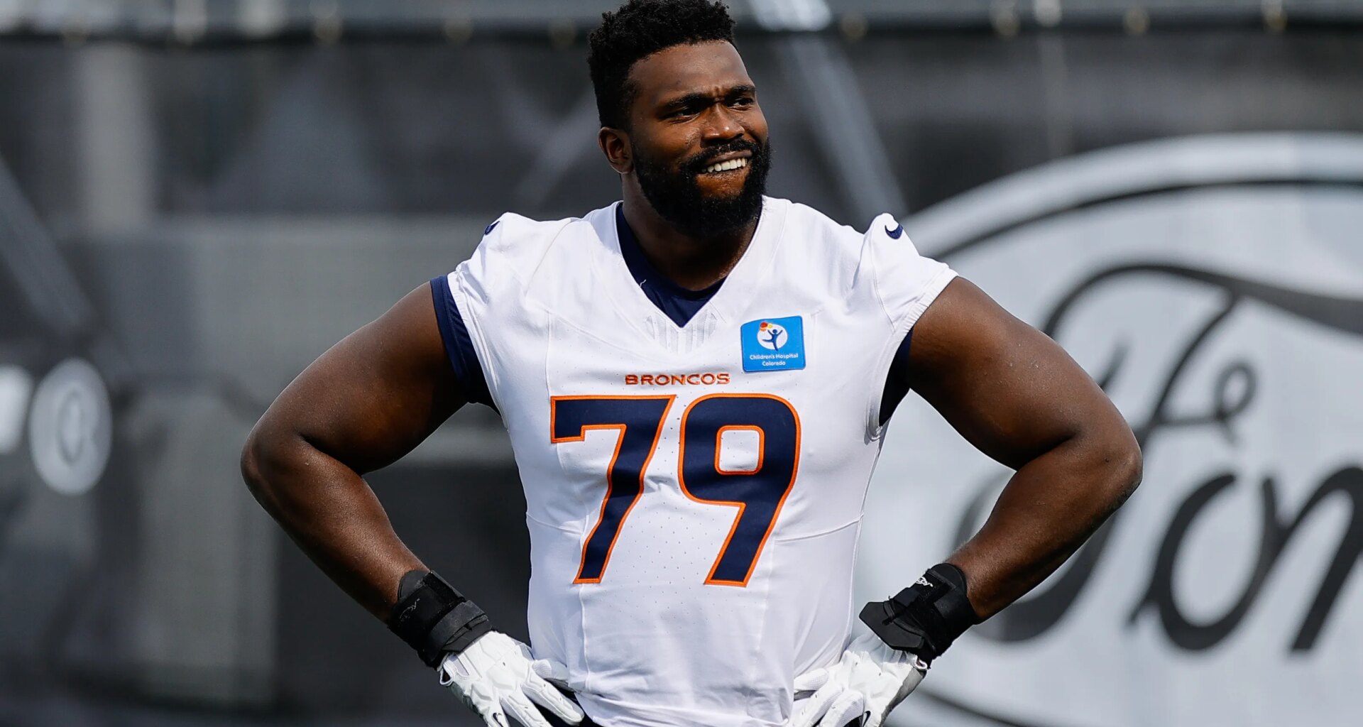 OL Matt Peart agrees to take $1.5 million pay cut