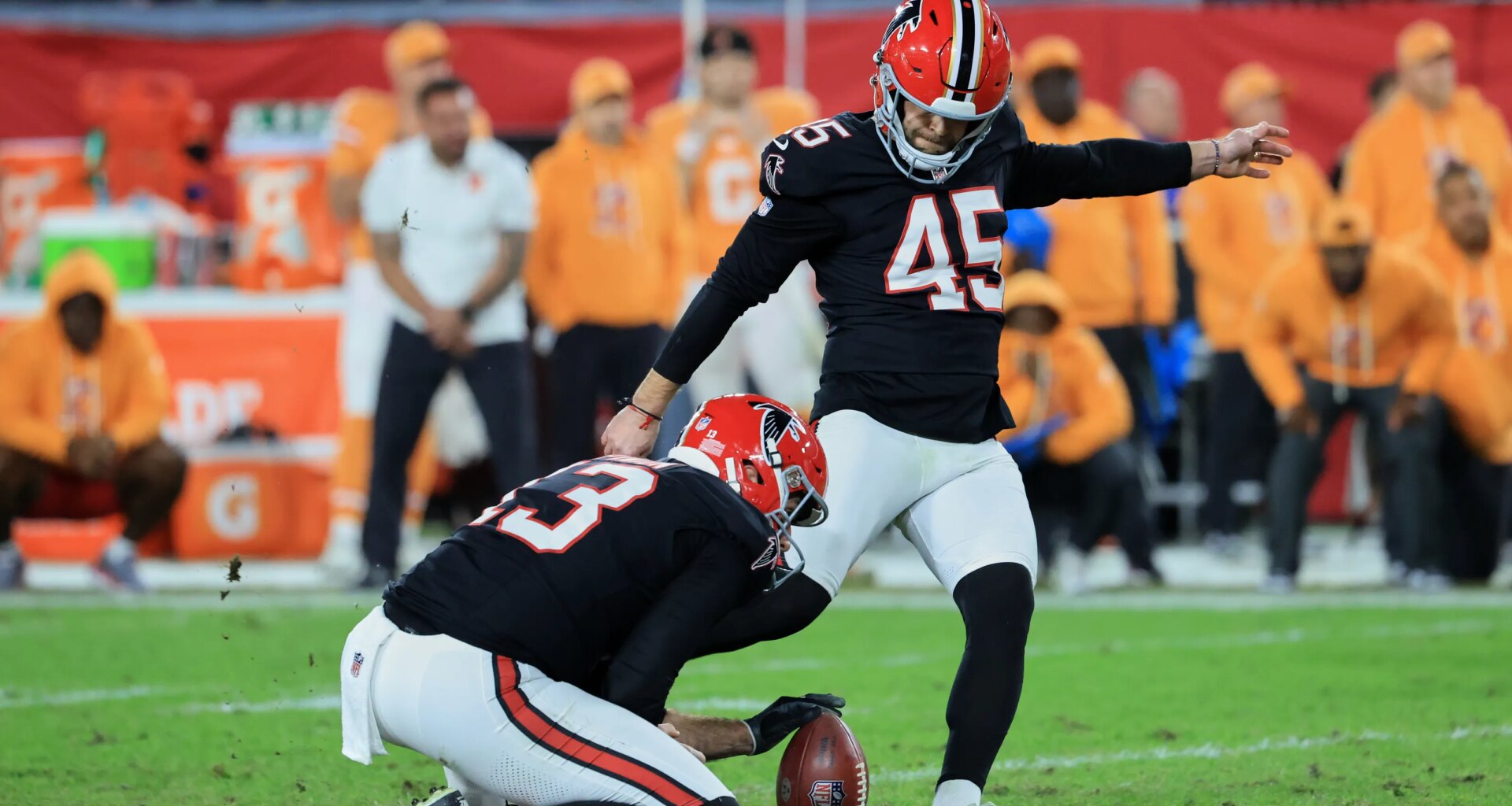 Former Falcons Zane Gonzalez, Bradley Pinion sign with Dolphins