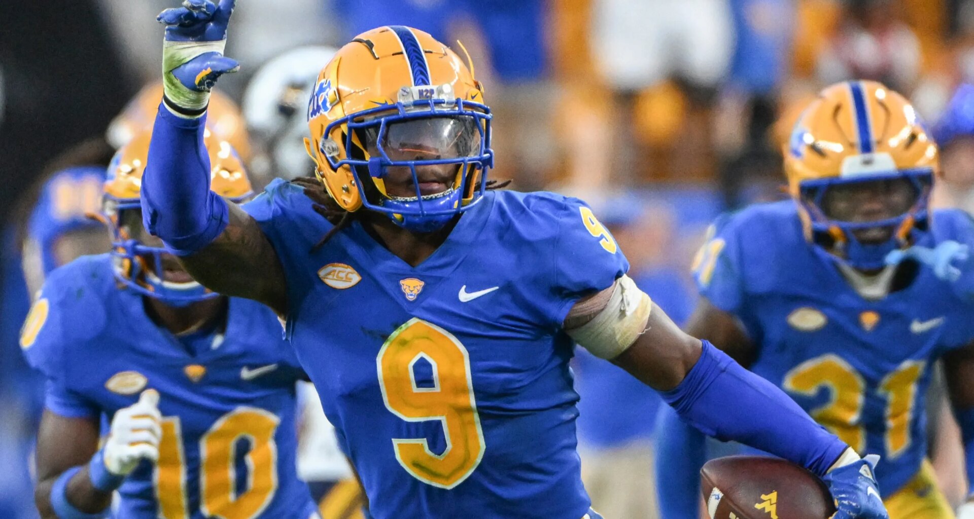 Broncos pick LB Kyle Louis