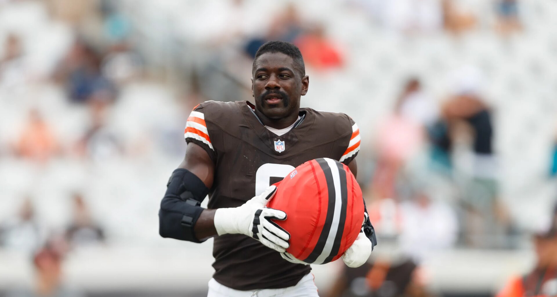 Browns star linebacker posts intriguing update on social media