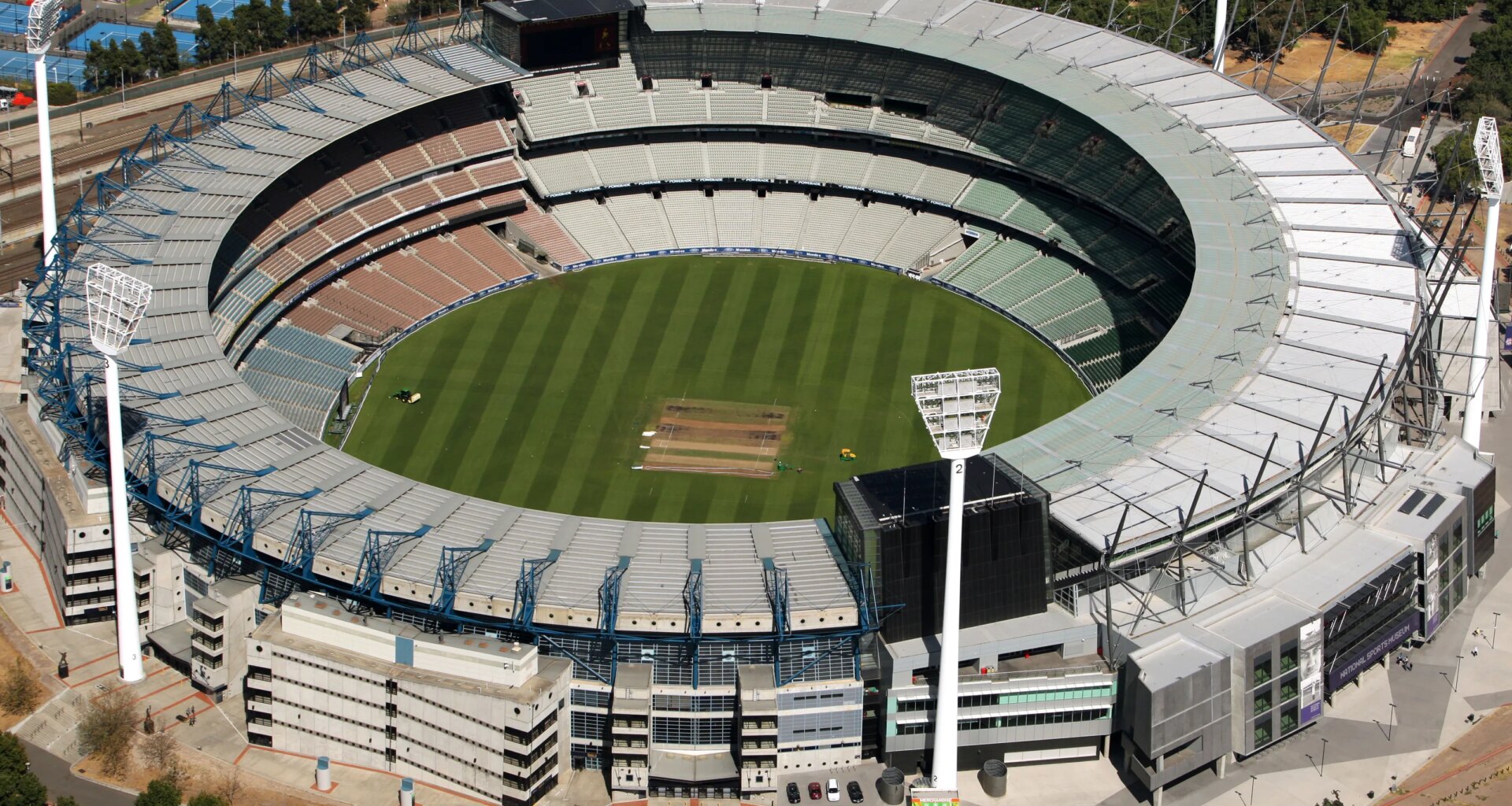 Rams' Kevin Dotson stunned by size of Melbourne stadium