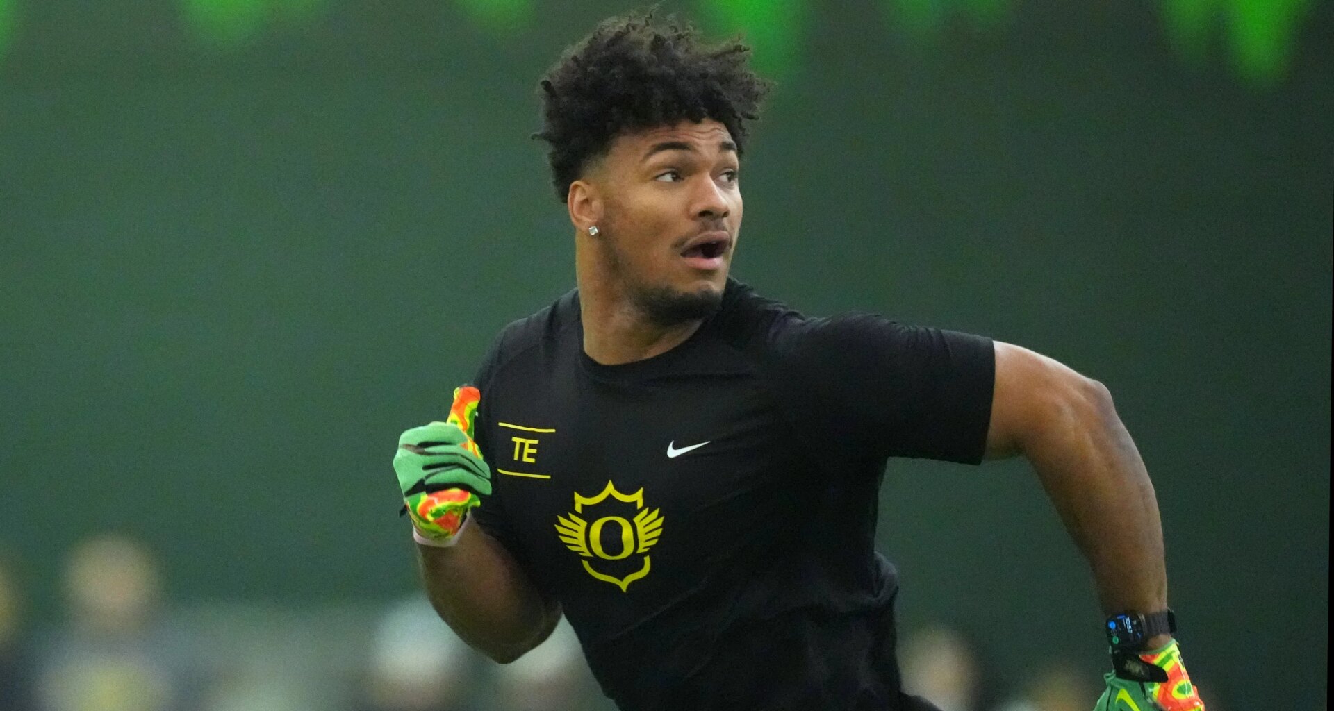 NFL Draft expert believes Kenyon Sadiq may slide to Eagles in Round 1