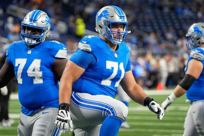 Detroit Lions guard Kevin Zeitler (71) warms up before the Tampa Bay Buccaneers game at Ford Field in Detroit on Sunday, September 15, 2024.
