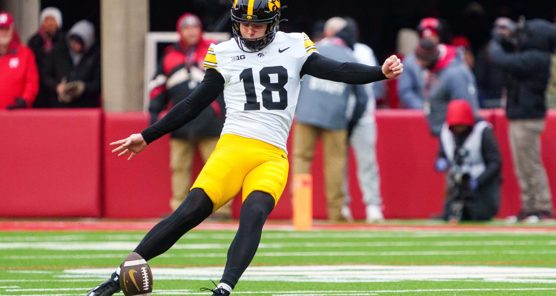 Tennessee Titans scheduled private workout with top Big 10 kicker