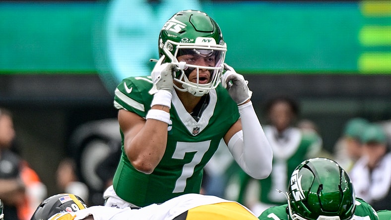 Jets quarterback Justin Fields