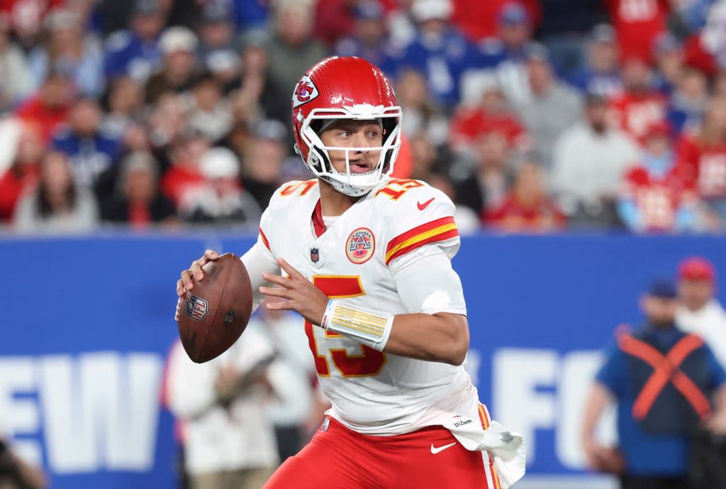 Quarterback Patrick Mahomes #15 of the Kansas City Chiefs looks for the open man during the second quarter. Charles Wenzelberg/New York Post