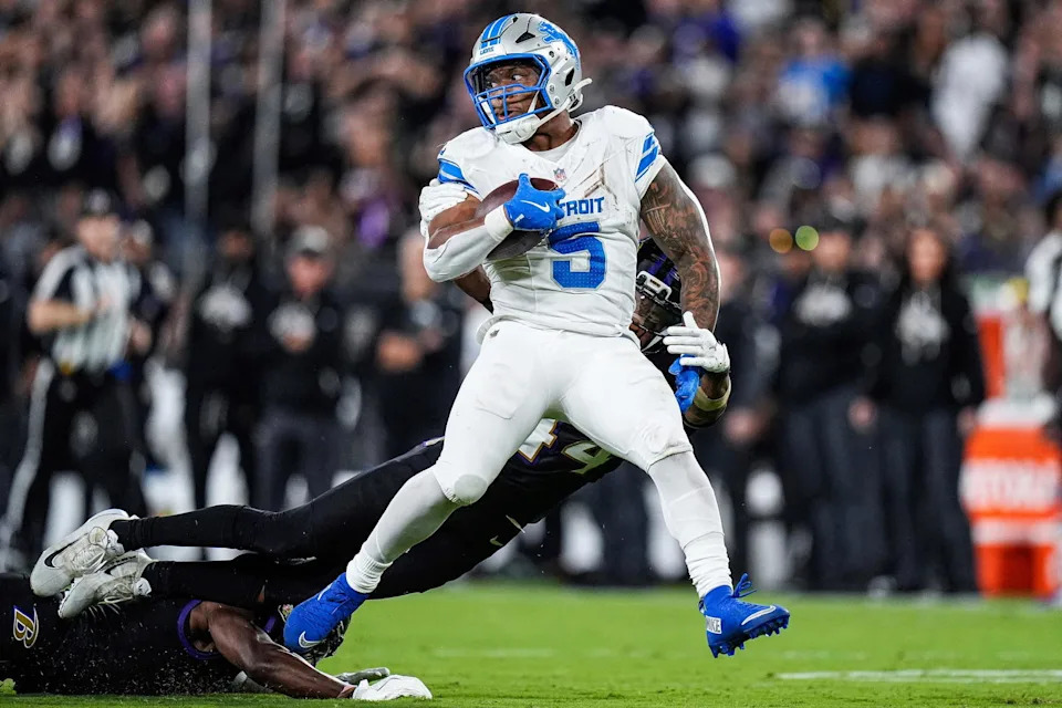 Detroit Lions running back David Montgomery (5) runs against Baltimore Ravens cornerback Marlon Humphrey (44) and defensive tackle Broderick Washington (96) during the second half at M&T Bank Stadium. Junfu Han-USA TODAY NETWORK via Imagn Images