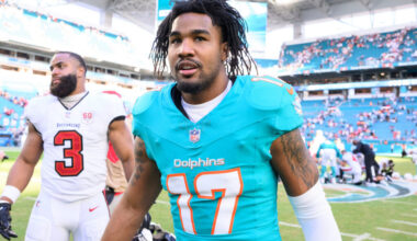 Broncos acquire WR Jaylen Waddle from Dolphins for picks, including 1st-rounder