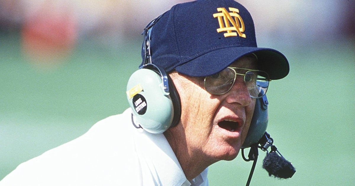 College football coaching icon Lou Holtz passes away at 89 – TSN