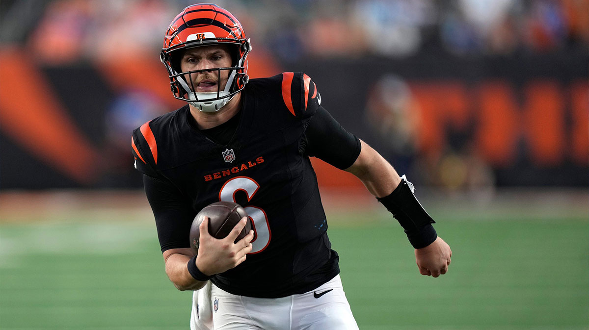 Cincinnati Bengals quarterback Jake Browning (6) runs the ball against the Detroit Lions in the 4th quarter at Paycor Stadium on October 5, 2025. The Bengals lost 24-37.