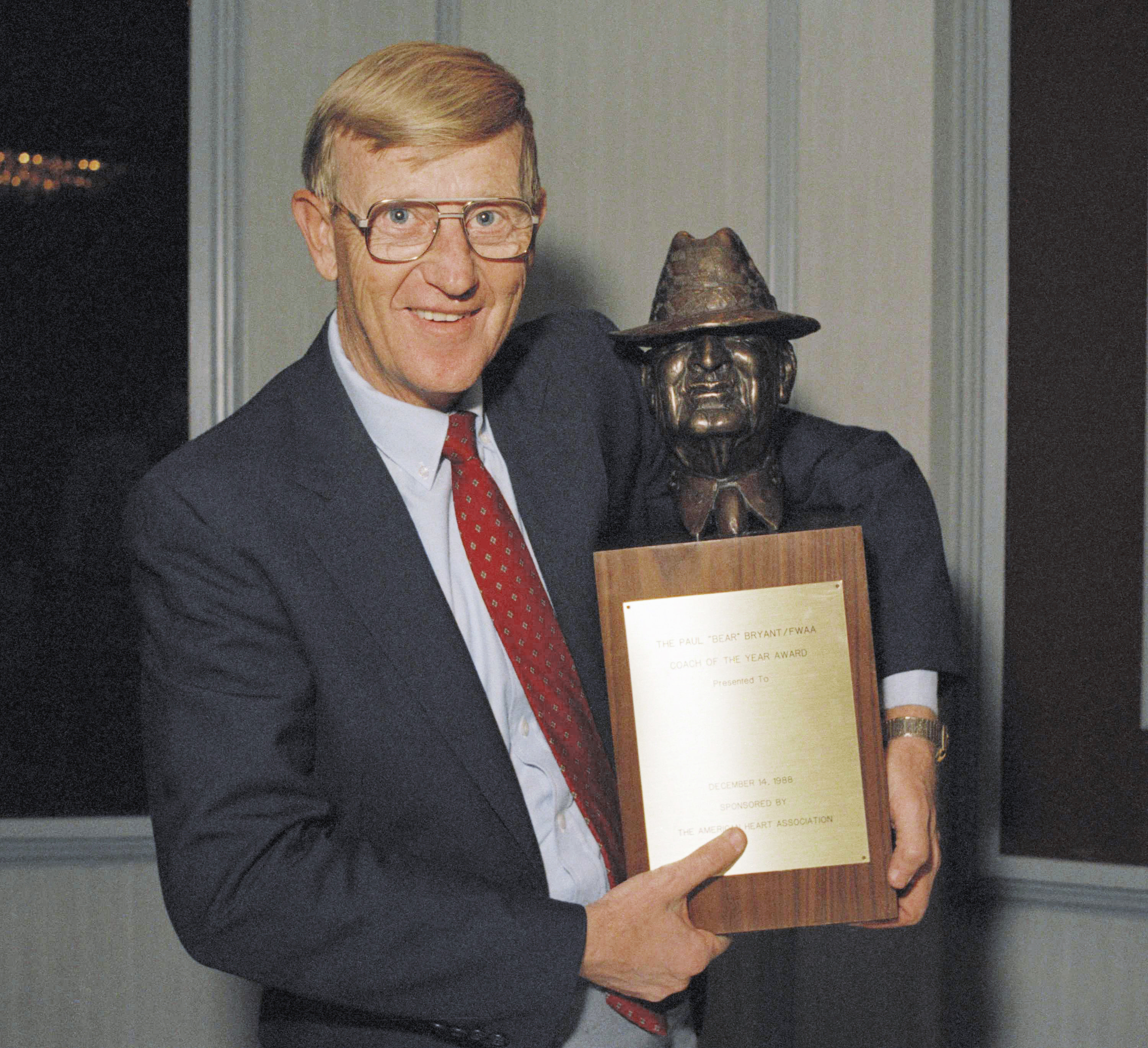 Notre Dame coach Lou Holtz holds the Paul 