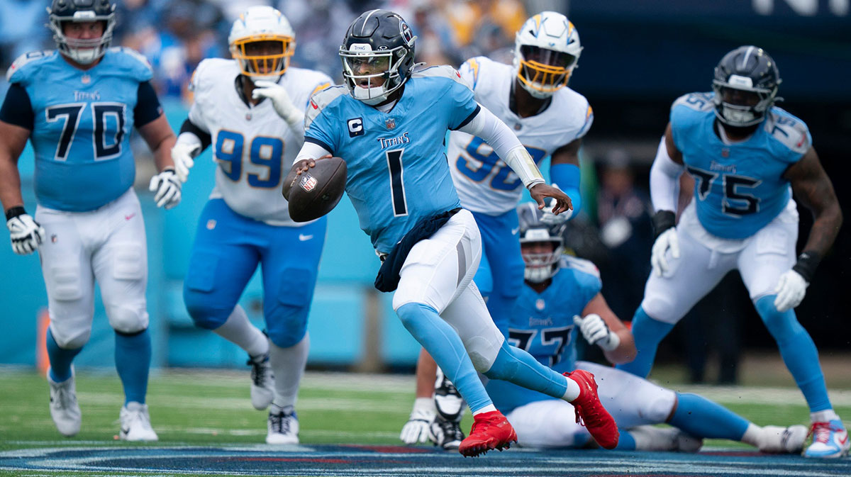 Tennessee quarterback Cam Ward (1) scrambles away from the Los Angeles defense during their game at Nissan Stadium in Nashville, Tenn., Sunday, Nov. 2, 2025.