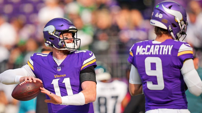 Carson Wentz gets ready before the Vikings’ home game against his former team, the Philadelphia Eagles, at U.S. Bank Stadium.