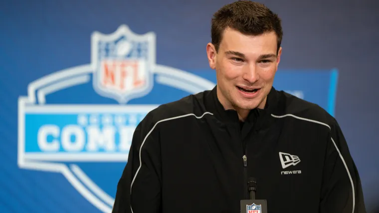 Las Vegas Raiders linked to Miami Dolphins star who put up generational numbers to pair with Fernando Mendoza image