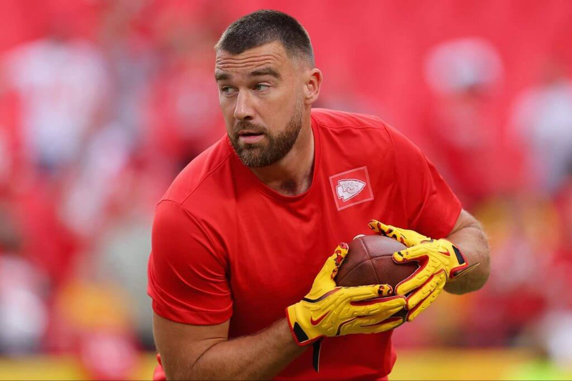 Kansas City Chiefs tight end Travis Kelce warms up without a helmet before a game on Oct. 12, 2025.