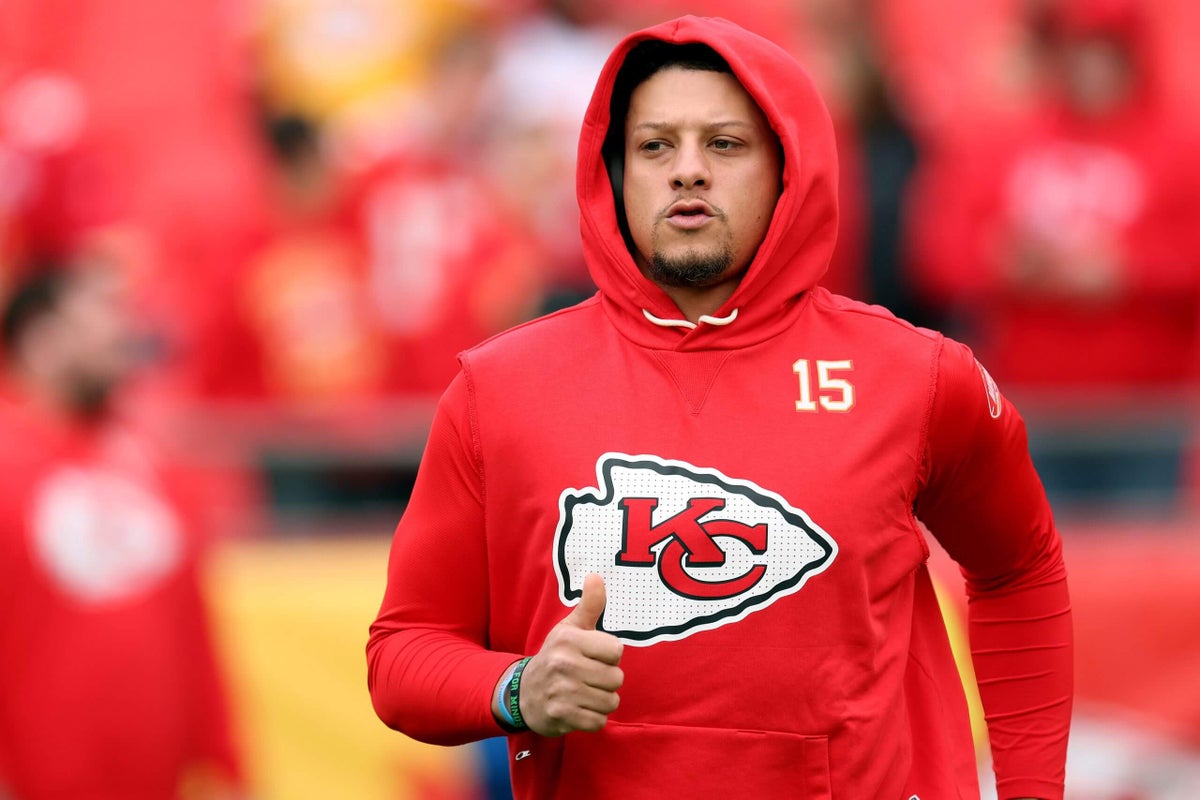 Chiefs’ Andy Reid gives Patrick Mahomes knee update from a unique perspective