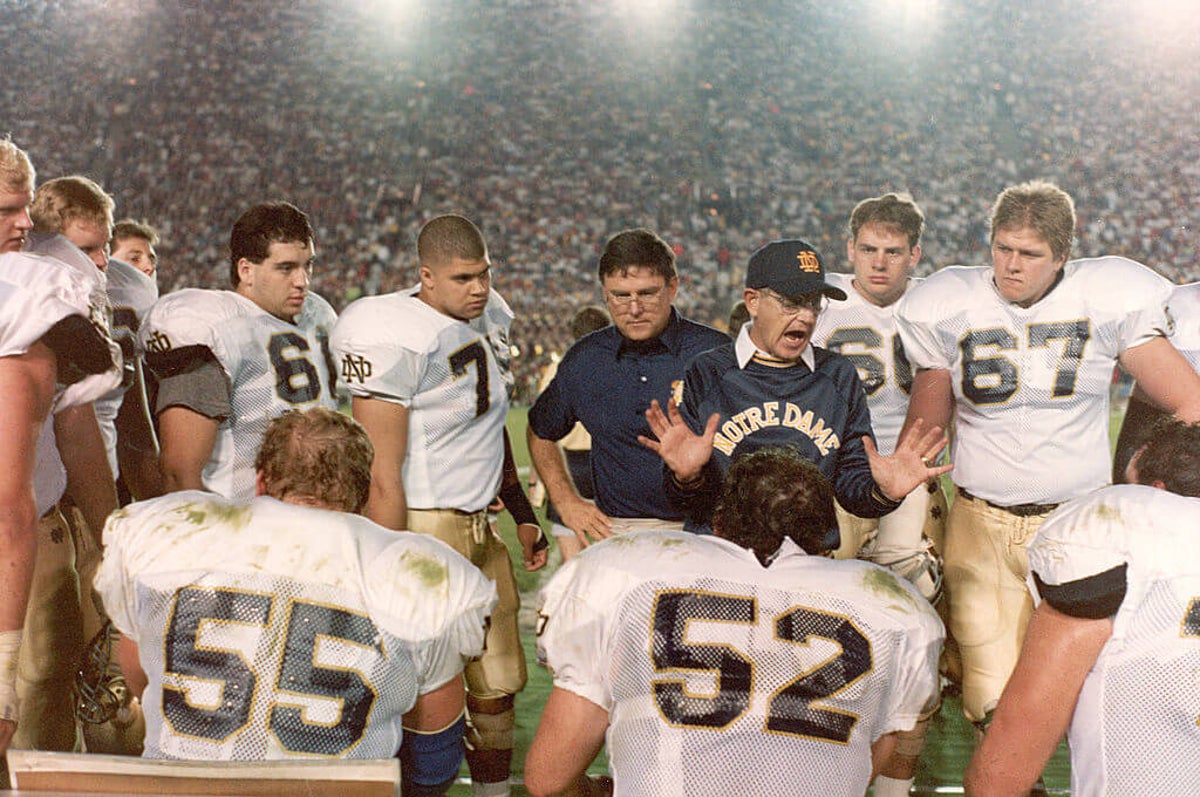 Lou Holtz, ubiquitous college football voice and Notre Dame icon, dies at 89