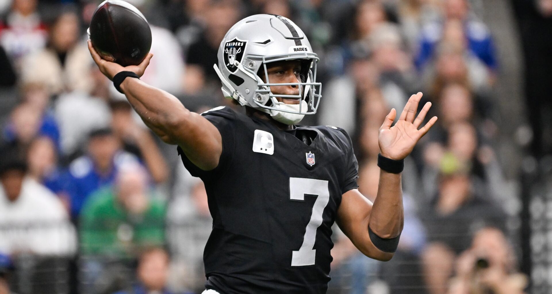 Geno Smith Gives Jets a 'Competent' QB1 After Raiders Trade to Replace Justin Fields, HC Glenn Says