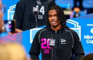 Jermod McCoy Patrick Mahomes