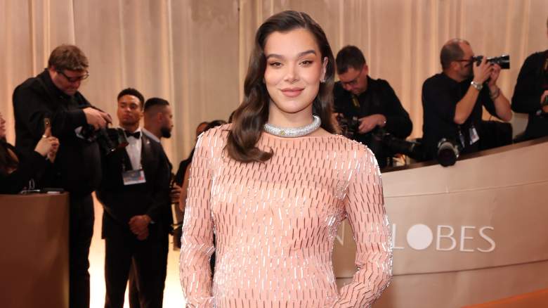 Hailee Steinfeld Baby bump