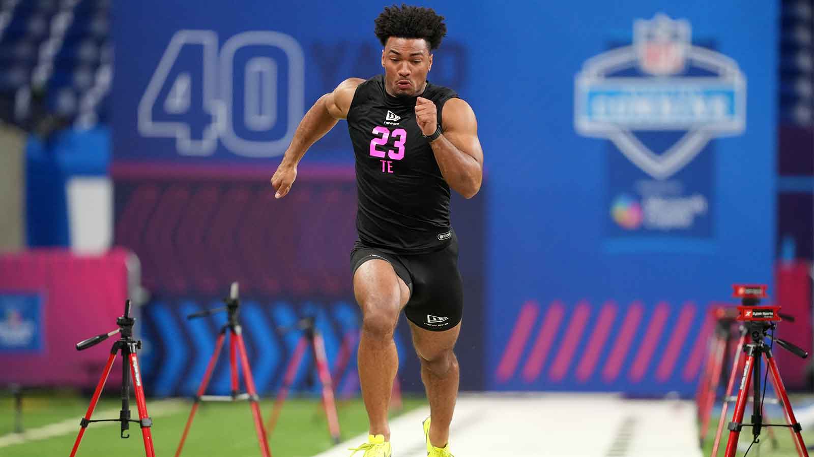 Feb 27, 2026; Indianapolis, IN, USA; Oregon tight end Kenyon Sadiq (TE23) during the NFL Scouting Combine at Lucas Oil Stadium. Mandatory Credit: Kirby Lee-Imagn Images