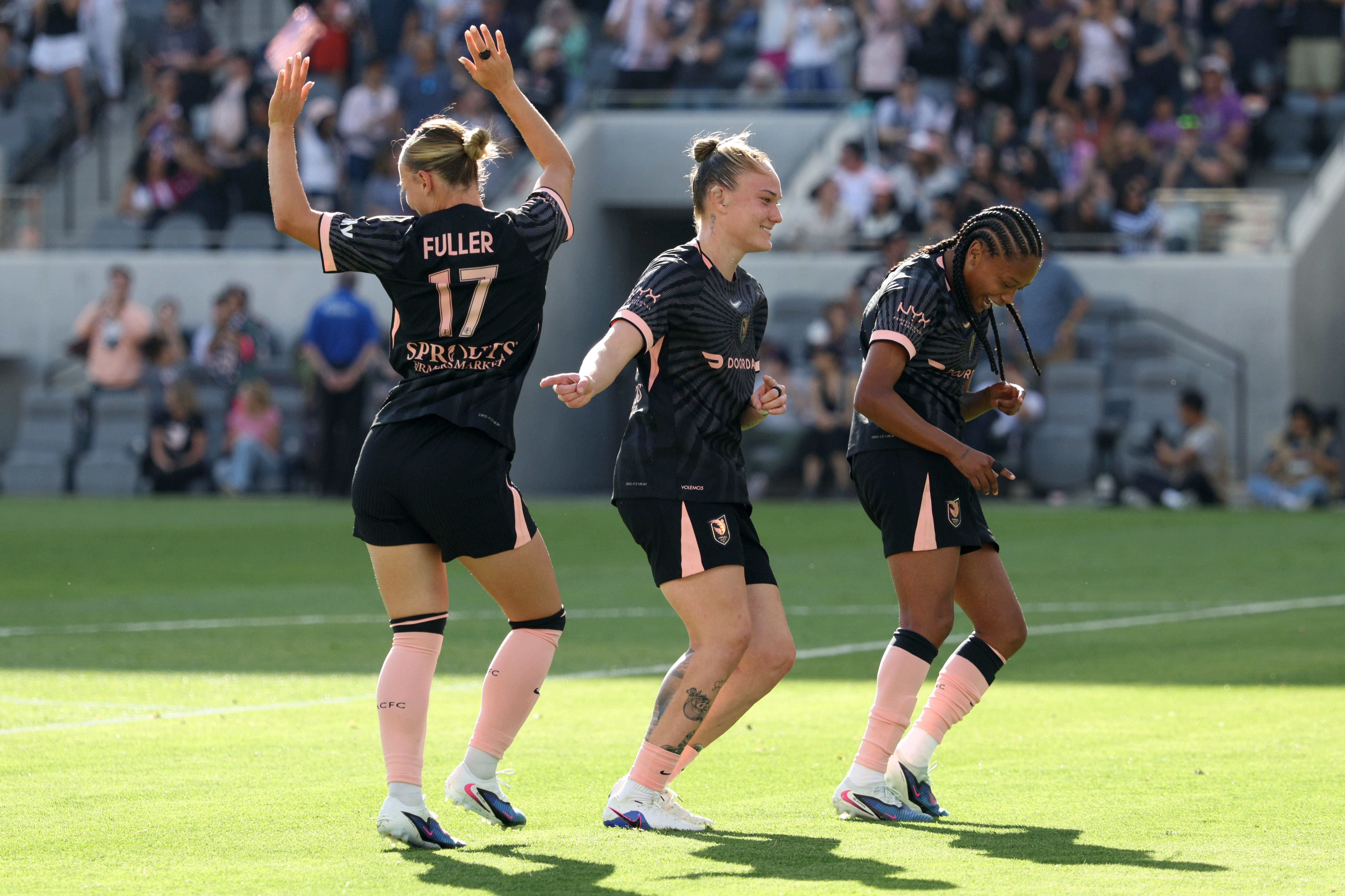 Angel City FC midfielder Kennedy Fuller (17), midfielder Maiara Niehues,...