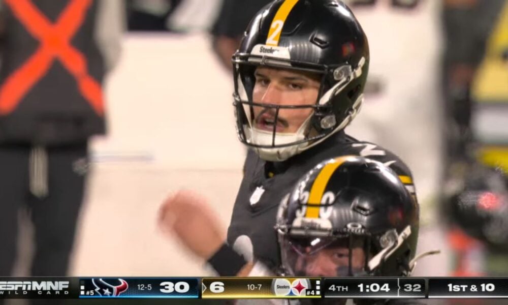 Mason Rudolph Shouldn't 'Sit There Comfortably', Former Steeler Says, Wants To Make QB Trade