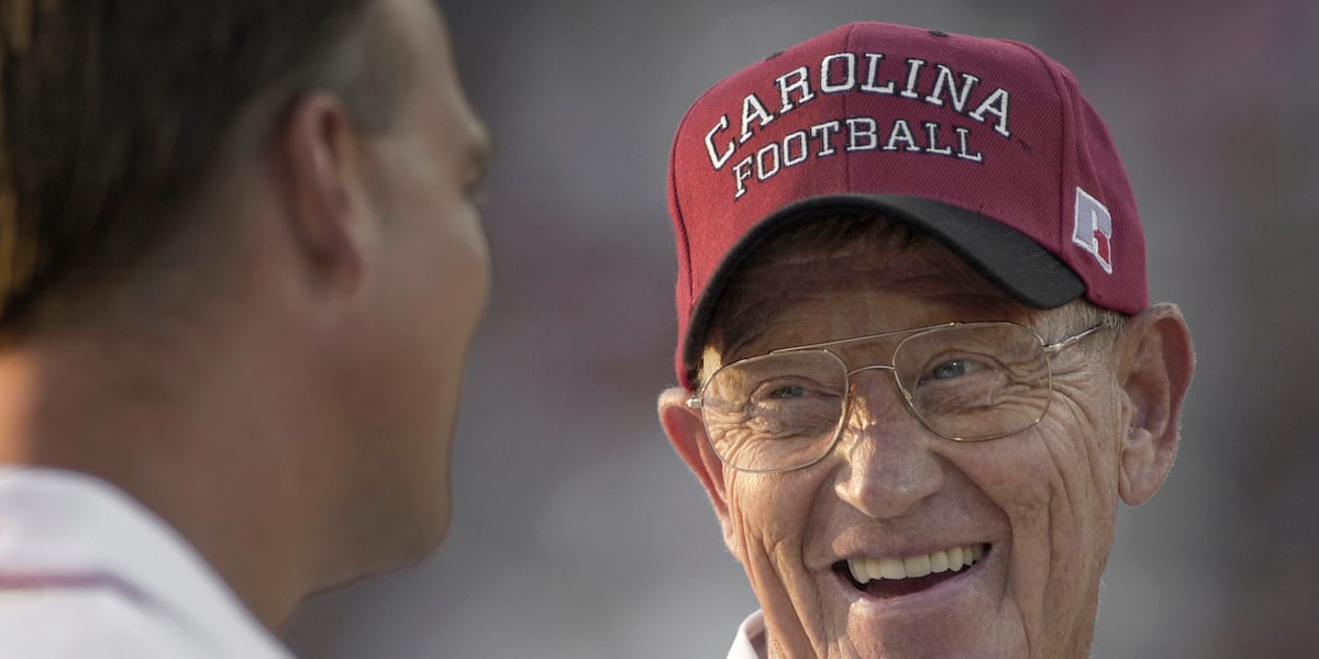 Sen. Lindsey Graham among those reacting to death of football coach Lou Holtz
