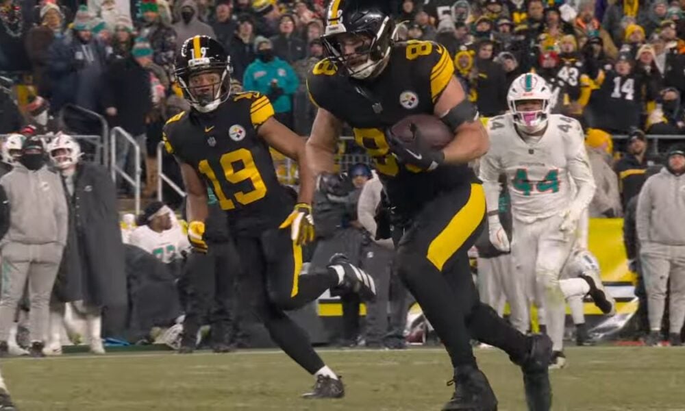 Report: Pat Freiermuth 'Not Available' Despite Trade Interest, Jonnu Smith 'More Fluid'