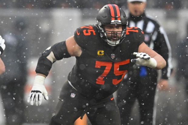 Cleveland Browns guard Joel Bitonio blocks during an NFL game against the Tennessee Titans in Cleveland, Sunday, Dec. 7, 2025. (AP Photo/David Richard)