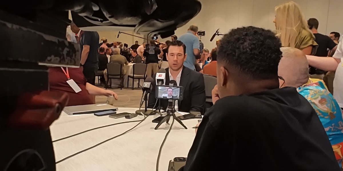 Klint Kubiak discusses Raiders quarterback plans, Maxx Crosby’s return in Phoenix roundtable