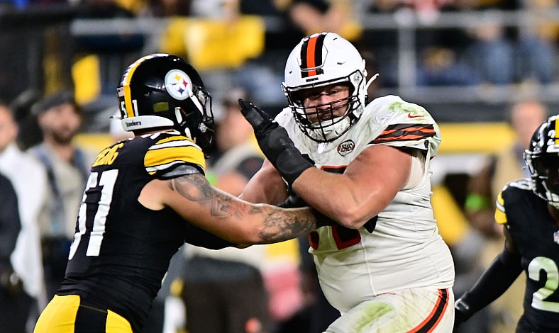 Cleveland Browns right guard Wyatt Teller