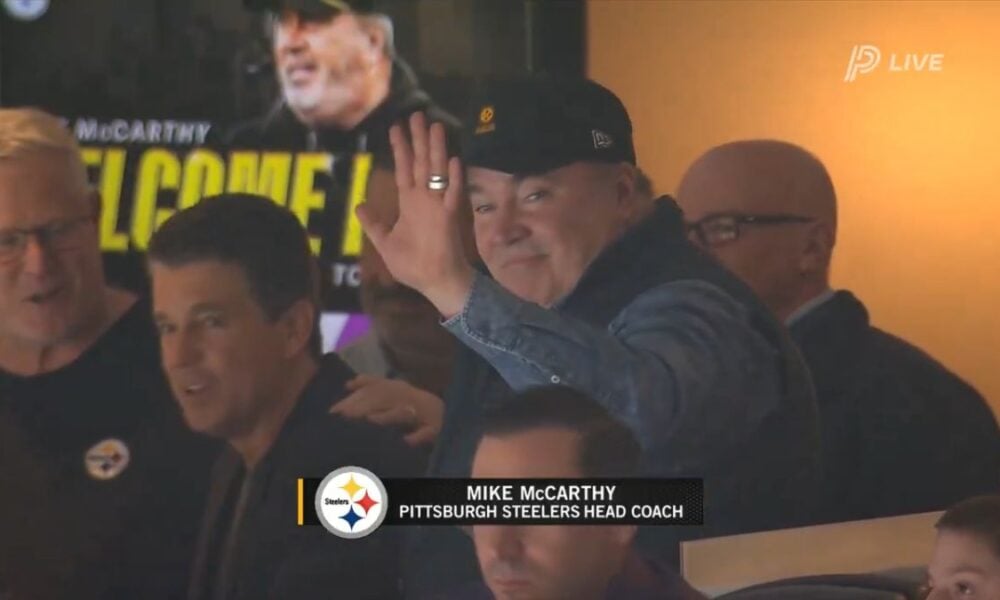 Mike McCarthy Receives Loud Applause From Fans At Penguins Game