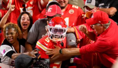 Hollywood Brown signs with Eagles