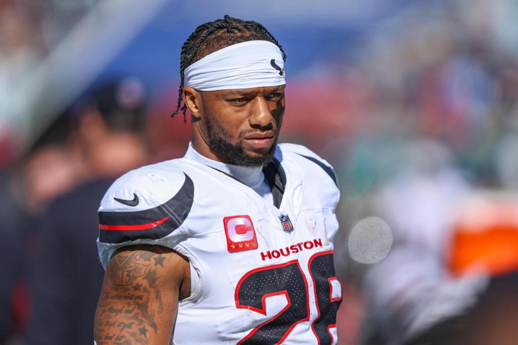 The Houston Texans cut Joe Mixon after a ‘freak’ foot injury wiped out his season – The Mercury News