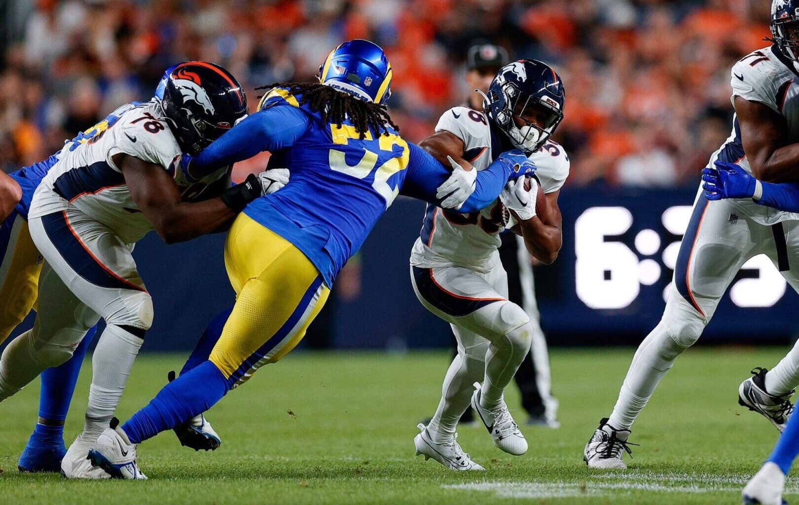 Rams Re-Sign DL Larrell Murchison