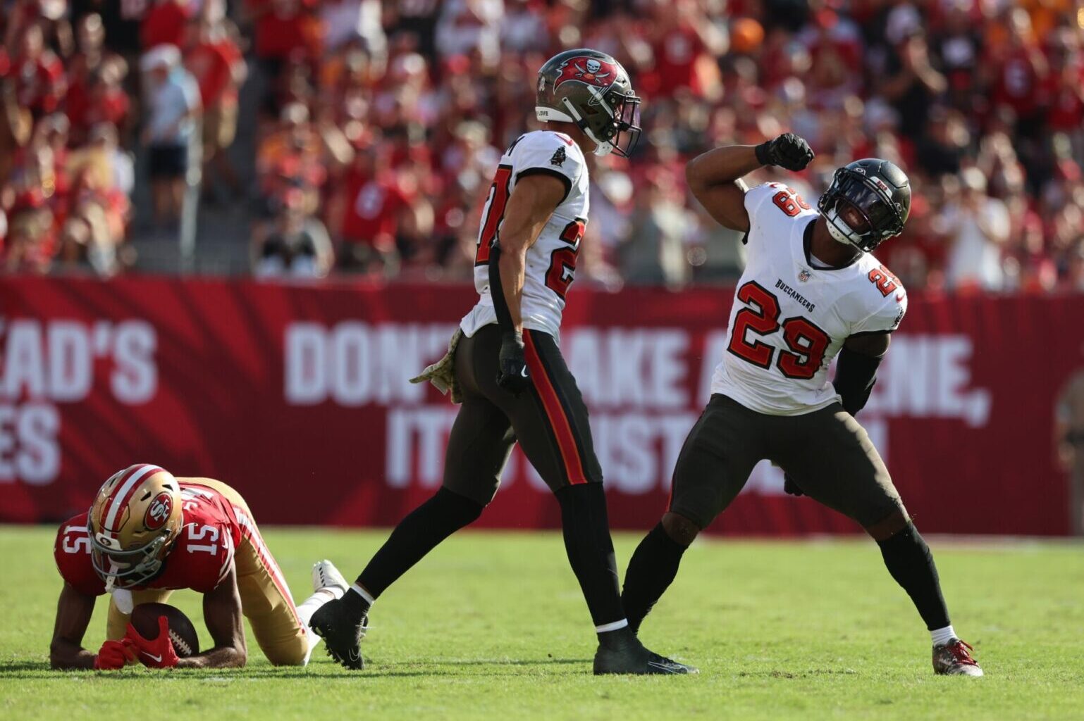 Buccaneers Not Tendering RFA S Christian Izien, Still Interested In Re-Signing