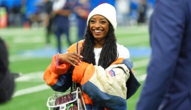 Simone Biles turns heads after NFL announcement