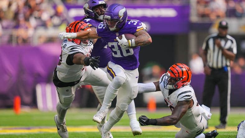 Zavier Scott runs the ball during Vikings vs. Bengals game.