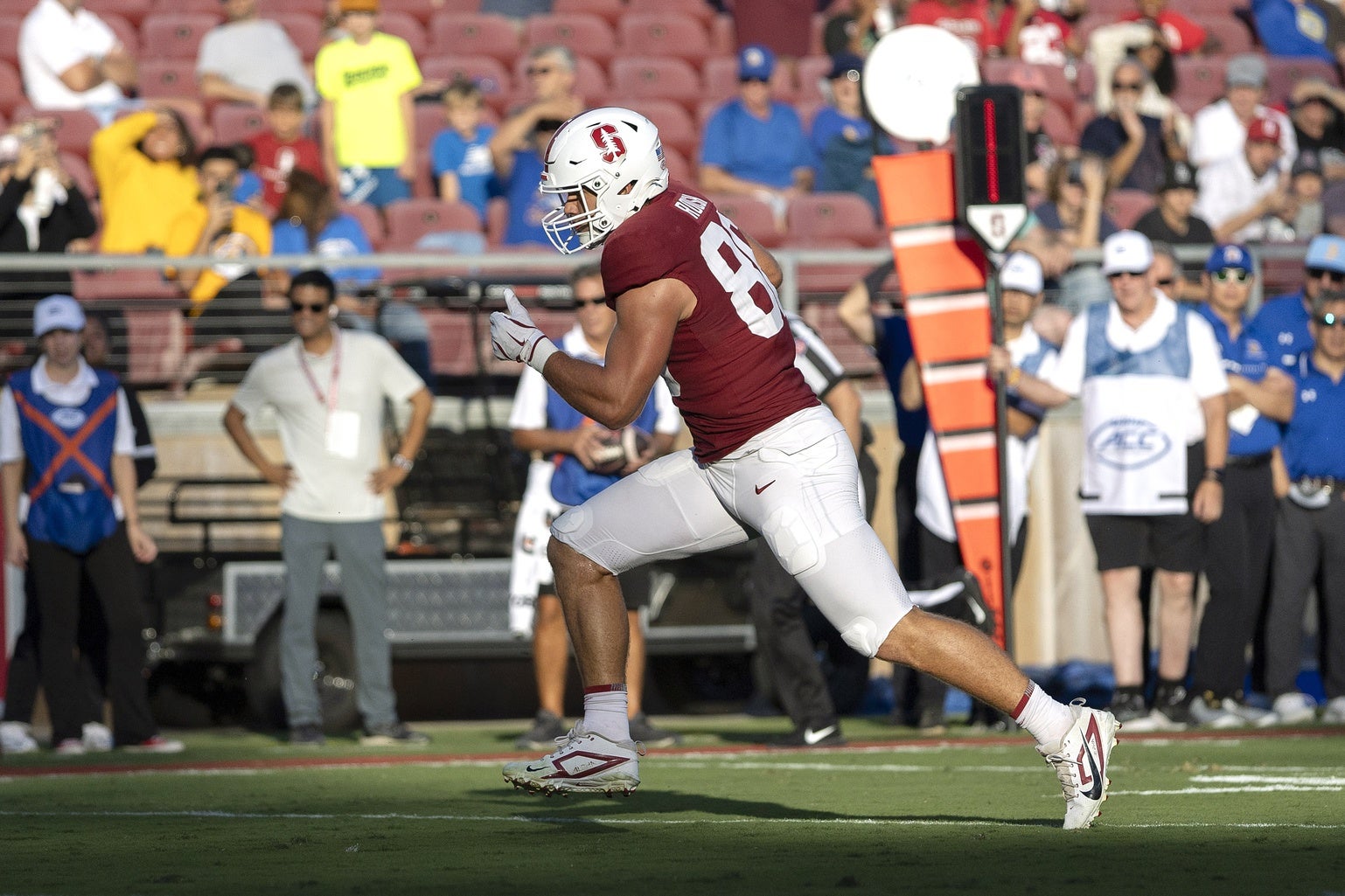 Sep 27, 2025; Stanford, California, USA; Stanford Cardinal tight end Sam Roush (86) runs for a touchdown during the second quarter against the San Jose State Spartans at Stanford Stadium. Mandatory Credit: Stan Szeto-Imagn Images
