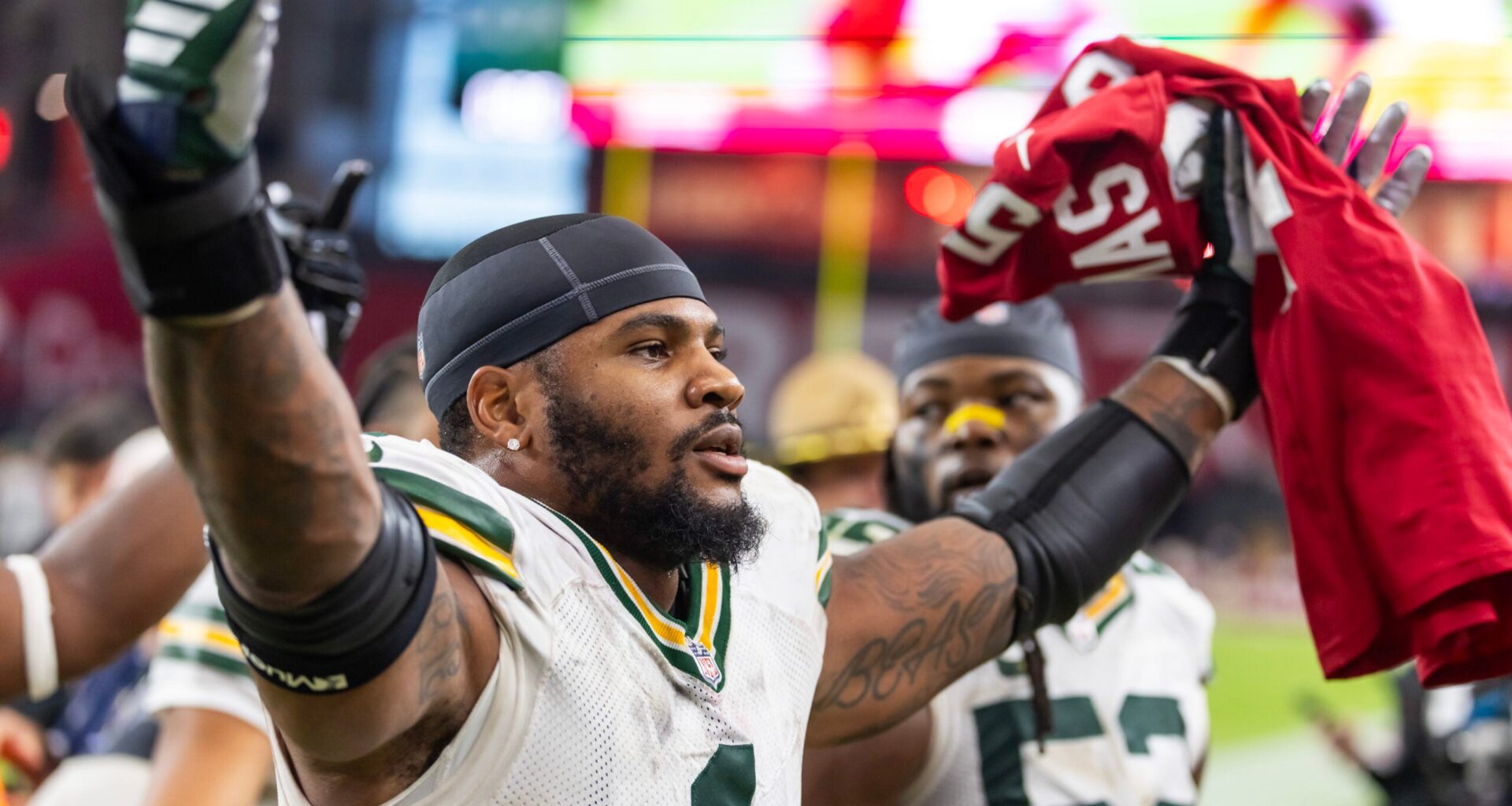 Oct 19, 2025; Glendale, Arizona, USA; Green Bay Packers defensive lineman Micah Parsons (1) against the Arizona Cardinals at State Farm Stadium.