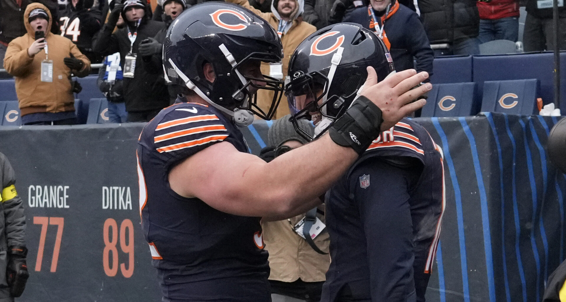 Chicago Bears' Caleb Williams has 1-word reaction to teammate's retirement