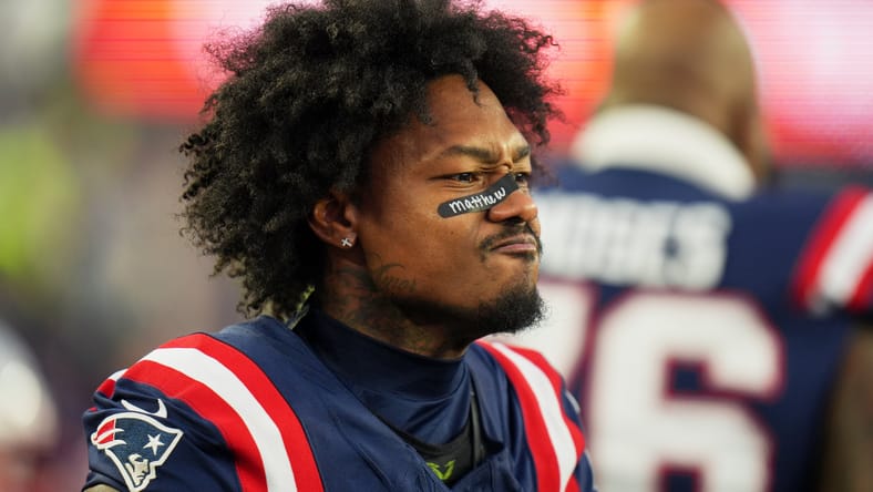 Stefon Diggs on the sideline before a Patriots vs Dolphins game. Stefon Diggs Vikings.