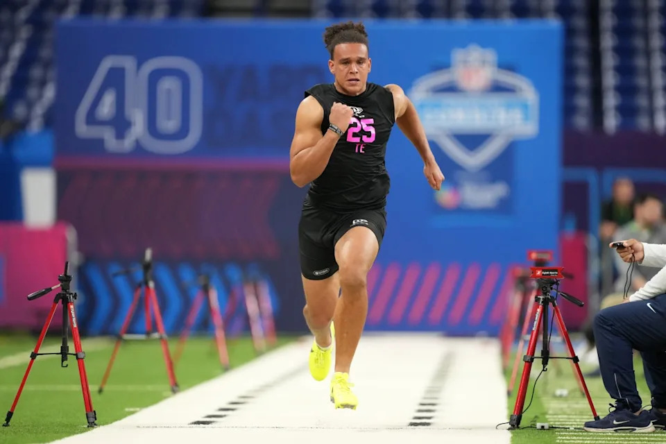 Feb 27, 2026; Indianapolis, IN, USA; Vanderbilt tight end Eli Stowers (TE25) during the NFL Scouting Combine at Lucas Oil Stadium. Mandatory Credit: Kirby Lee-Imagn Images