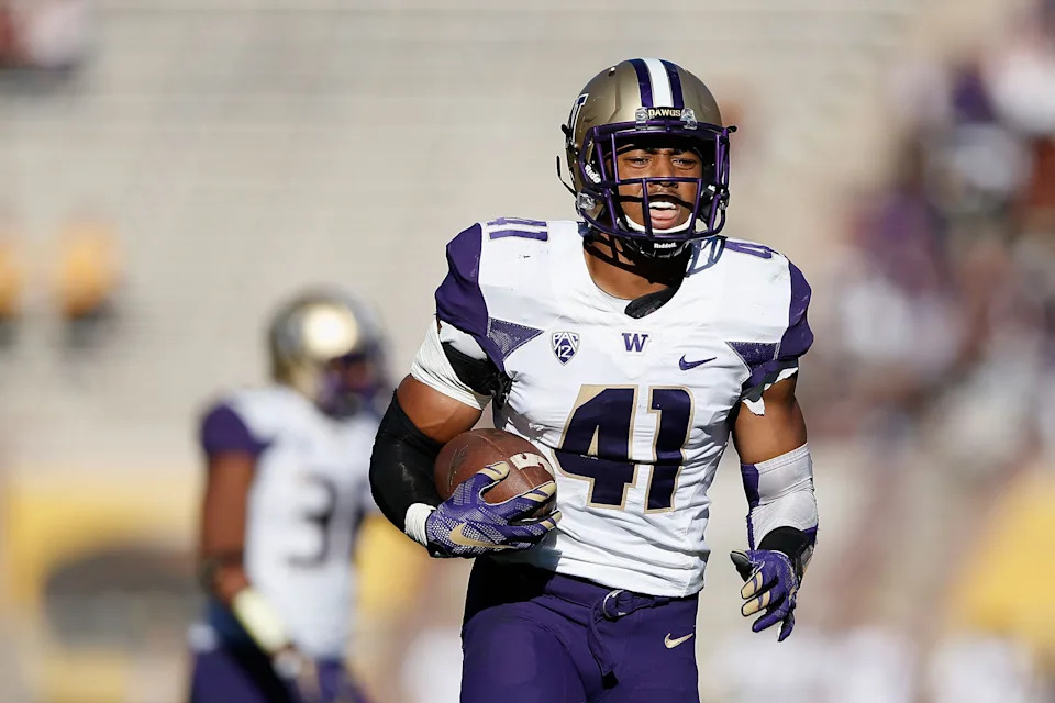 TEMPE, AZ - NOVEMBER 14: Linebacker Travis Feeney #41 of the Washington Huskies during the college football game against the Arizona State Sun Devils at Sun Devil Stadium on November 14, 2015 in Tempe, Arizona. The Sun Devils defeated the Huskies 27-17. (Photo by Christian Petersen/Getty Images)