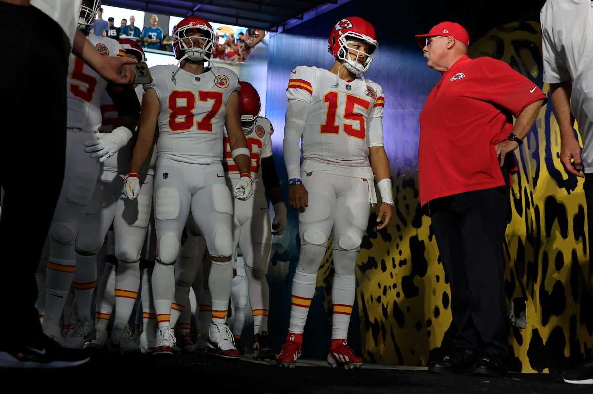 Kansas City Chiefs quarterback Patrick Mahomes (15) talks with head coach Andy Reid with tight end Travis Kelce (87) before an NFL game.© Corey Perrine&sol;Florida Times-Union &sol; USA TODAY NETWORK via Imagn Images