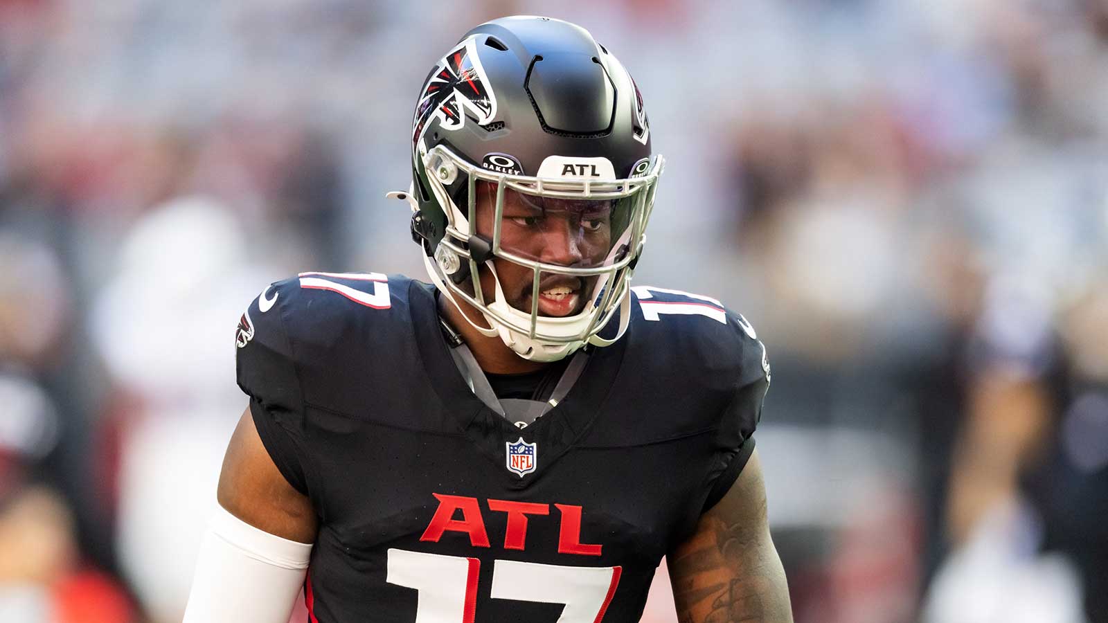 Atlanta Falcons linebacker Arnold Ebiketie (17) against the Arizona Cardinals at State Farm Stadium.