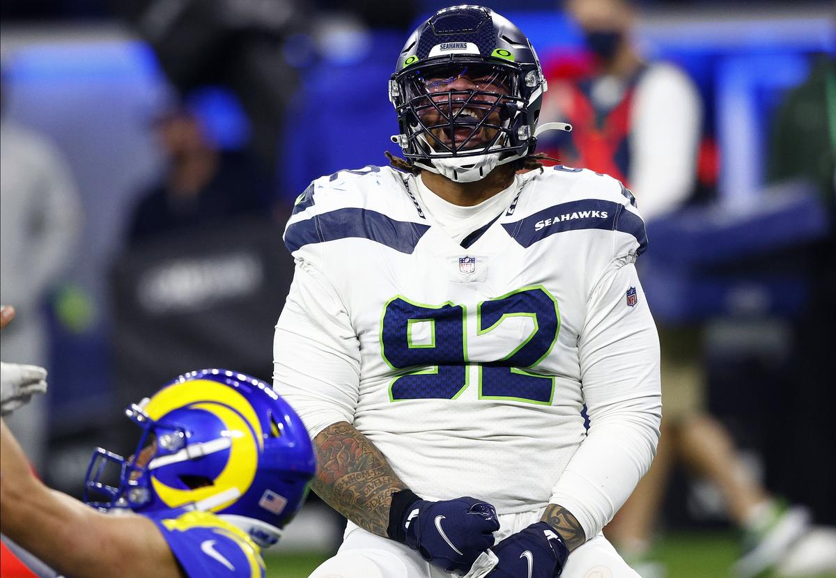 Ex-Seahawks Player “Tackled” by Police After Being Seen Stealing